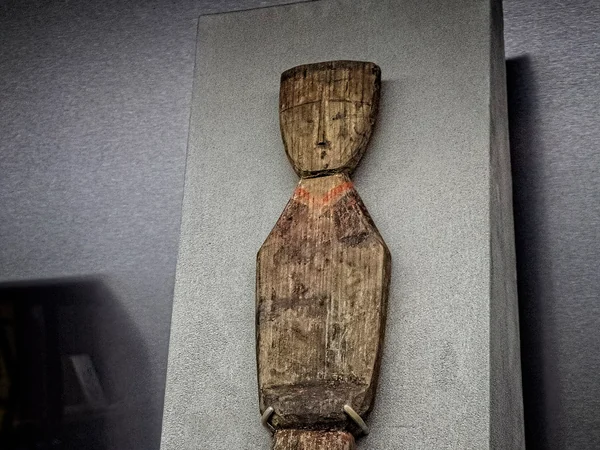 An Eastern Zhou wooden tomb figurine showing the outline of period clothing