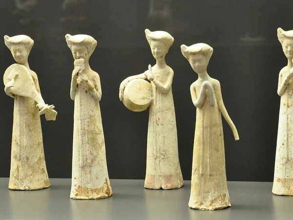 Ancient musician figurines displayed at Museum Rietberg