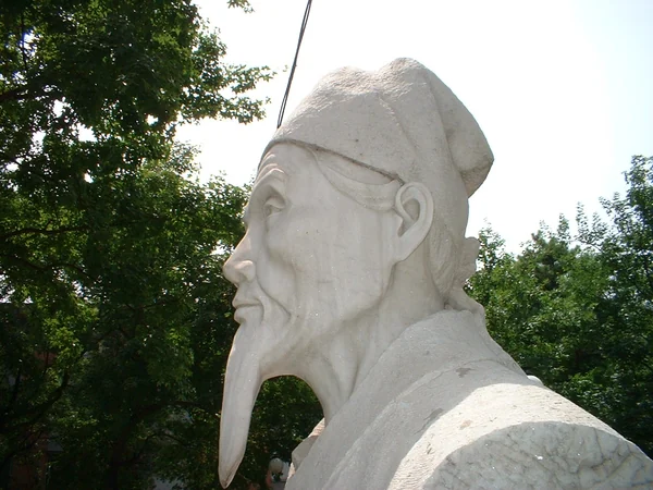 Statue commemorating the physician and author Li Shizhen