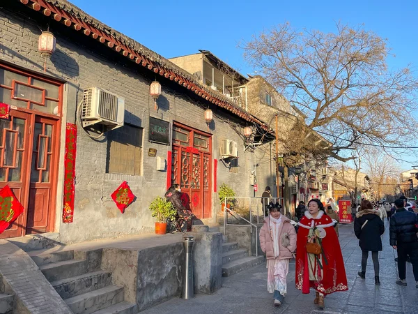 Real street scene on Dong Dajie in Luoyang Old City