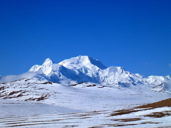 Snow ridges leading toward Shishapangma in Tibet