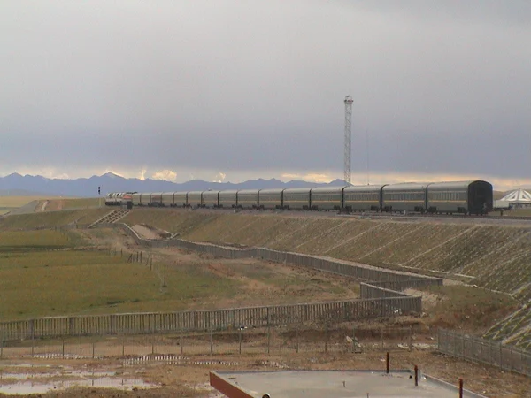Railway infrastructure across the Nagqu plateau