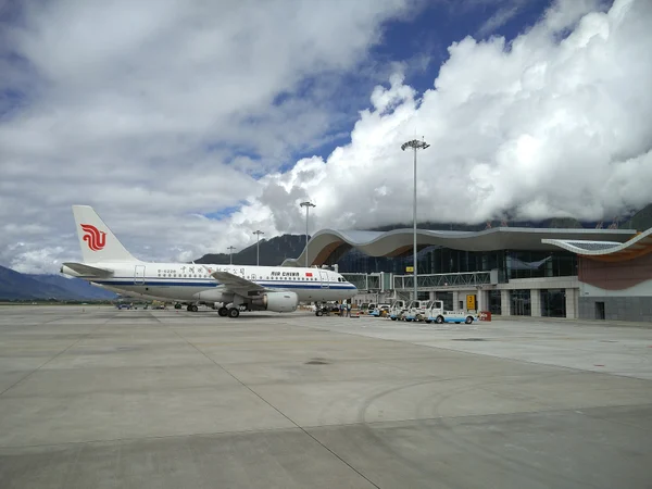 Nyingchi Mainling Airport in the Yarlung Tsangpo valley Nyingchi Mainling Airport in the Yarlung Tsangpo valley