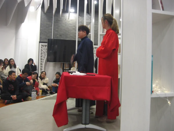 Two performers presenting a xiangsheng comic dialogue