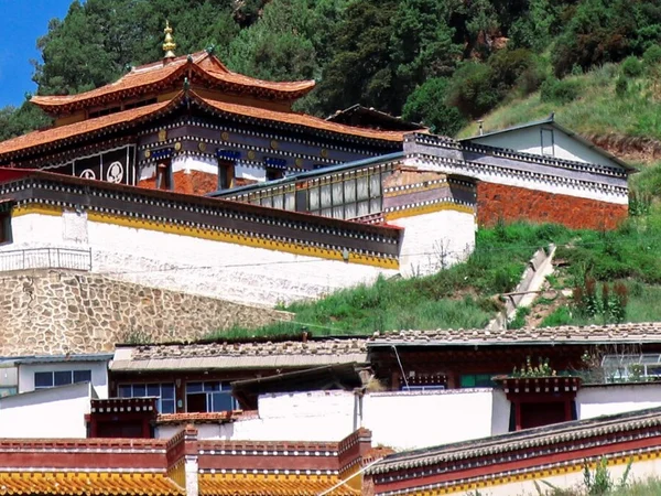 Monastery buildings and mountain setting at Langmusi