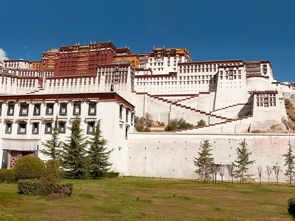 Potala Palace on Marpo Ri in Lhasa