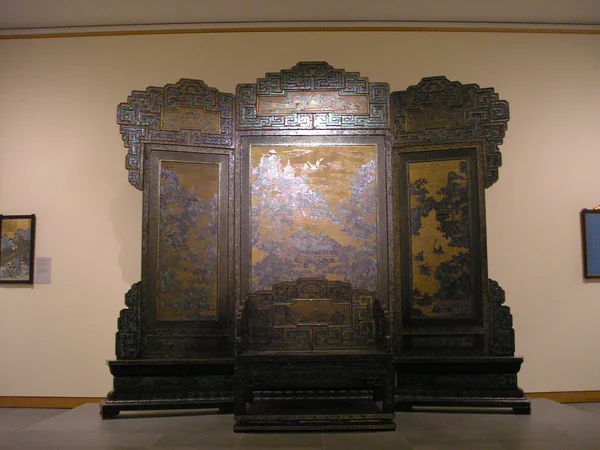 Qing imperial throne and three-panel screen with lacquer and mother-of-pearl decoration