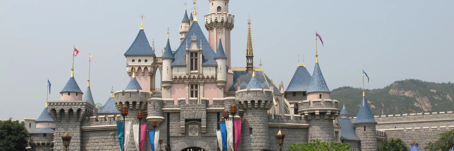 Hong Kong Disneyland Tour Hong Kong Disneyland castle — Hong Kong Disneyland Tour
