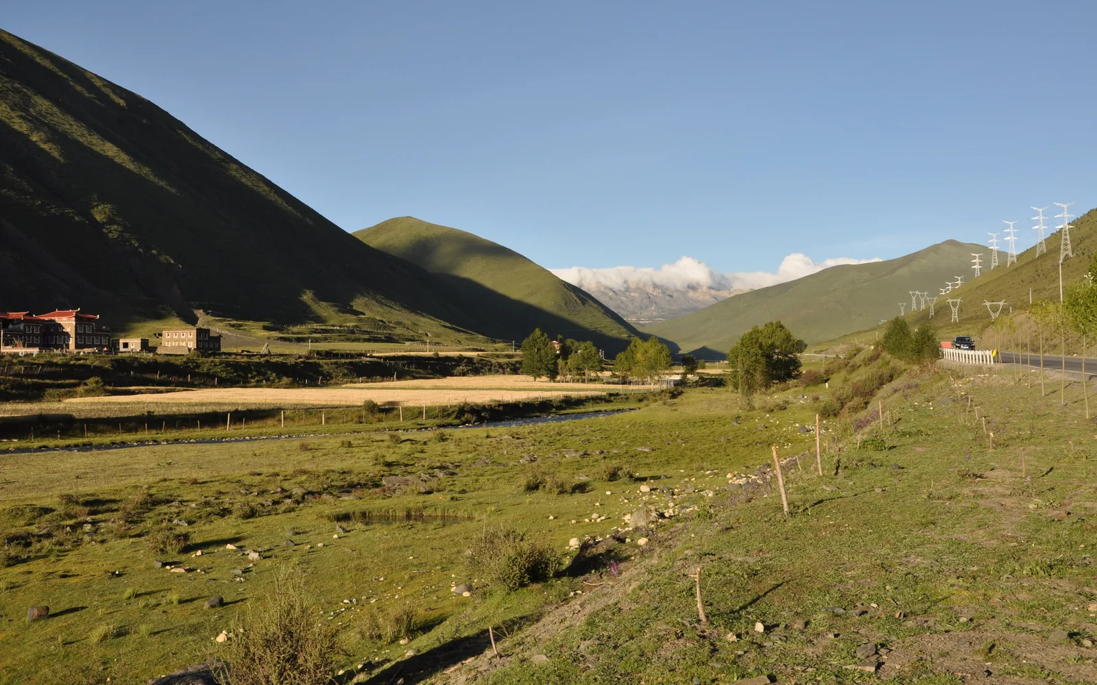 Sichuan plateau landscape near Xinduqiao — Day 2 of 6 Days Daocheng-Yading Pure Land Tour