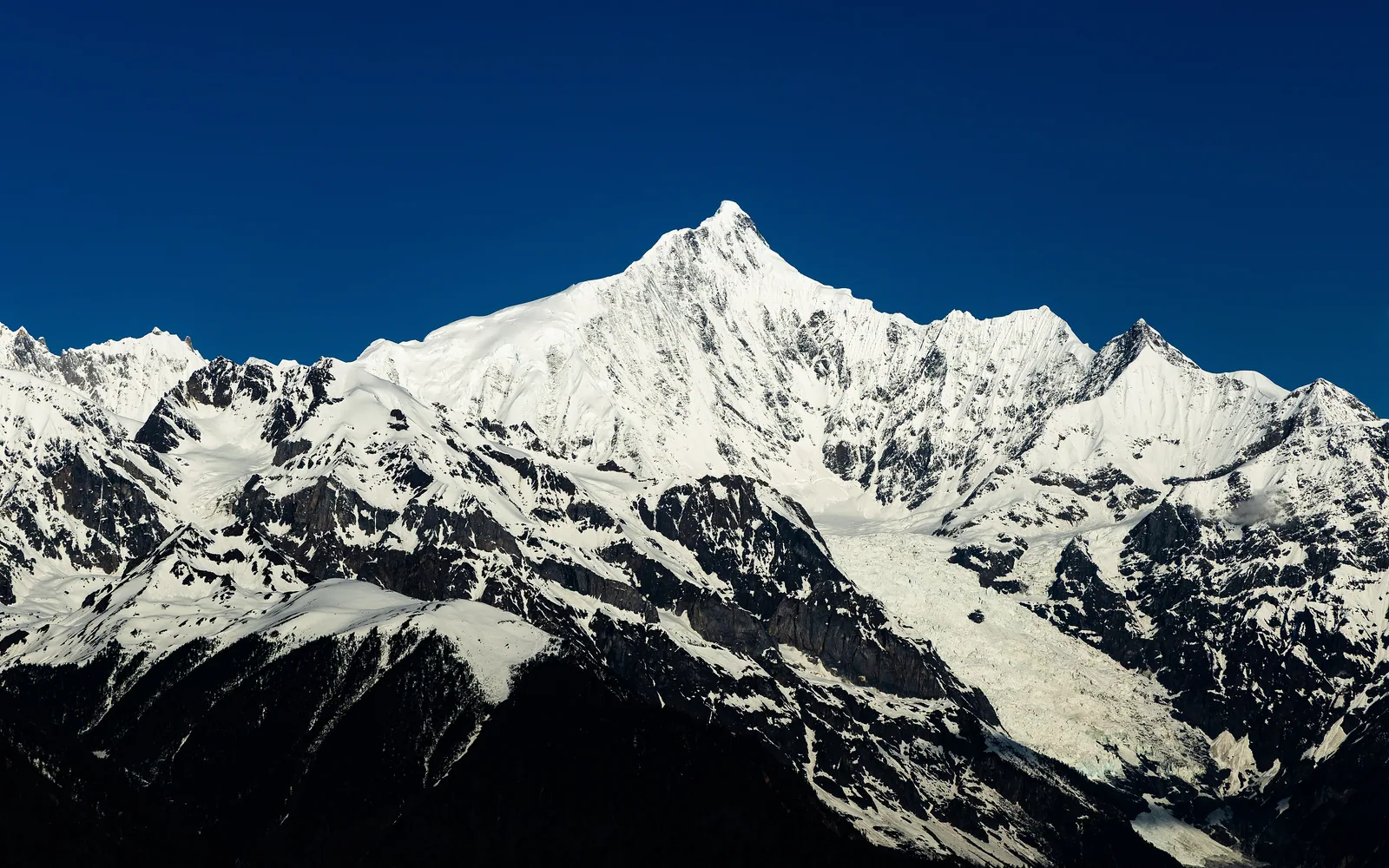 Sunrise view of Meili Snow Mountain — Day 4 of 7 Days Shangri-La to Meili Snow Mountain & Yubeng Village Trekking