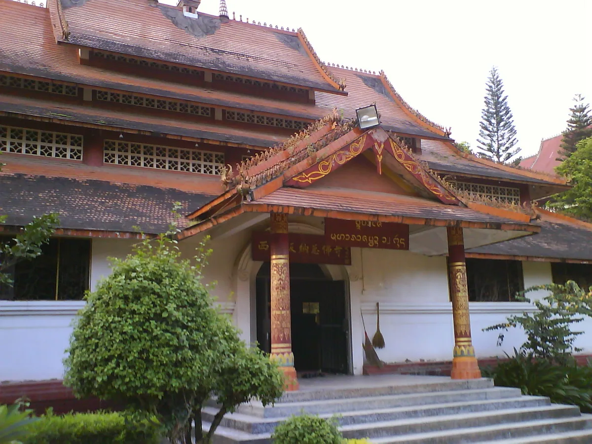 Dai temple in Xishuangbanna — Yunnan Tours