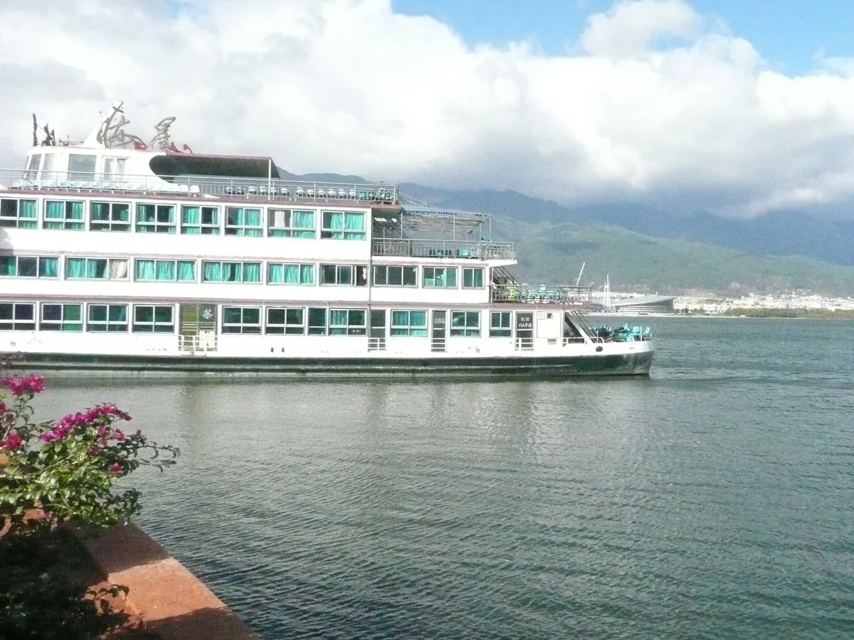 Erhai Lake family journey — Yunnan Tours