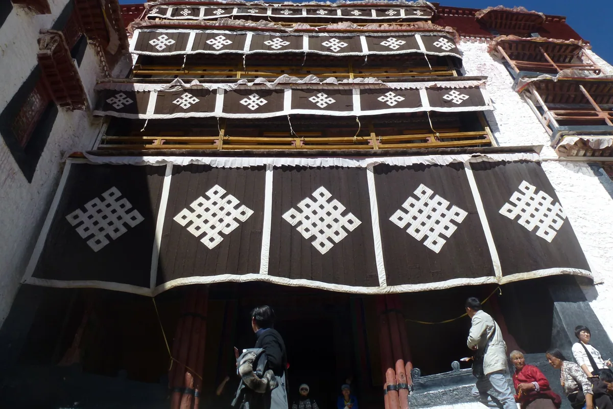 Potala Palace in Lhasa — Travel to China from Southeast Asia