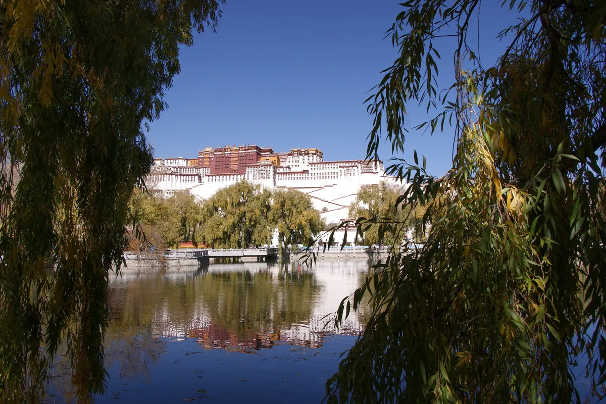 Potala Palace in Lhasa — Chengdu Travel Guide