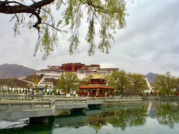 Potala Palace in Lhasa travel experience