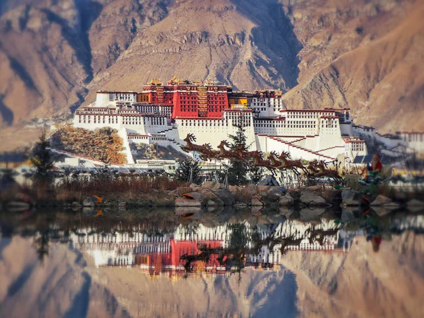 Potala Palace in Lhasa travel experience