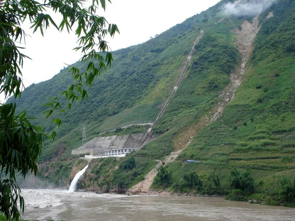 Nu Salween River flowing through a mountain valley in Yunnan