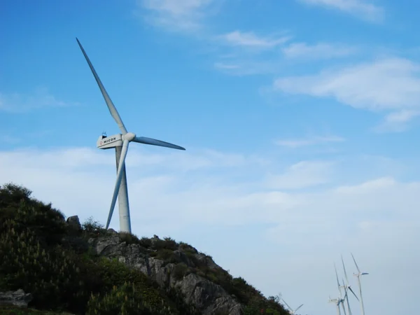 Kuocang Mountain ridgeline and wind turbines in Zhejiang Kuocang Mountain ridgeline and wind turbines in Zhejiang