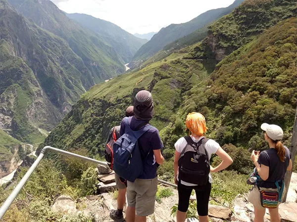 10 Days Amazing Yunnan with Tiger Leaping Gorge Trekking - Tiger Leaping Gorge Hiking