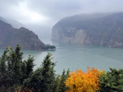 11 Days Yangtze River & Panda Family Tour - Qutang Gorge