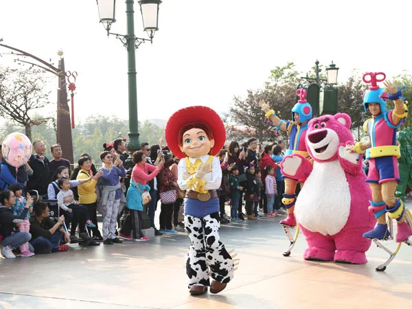 2 Days Shanghai Family Tour To Disneyland - Shanghai Disney Resort