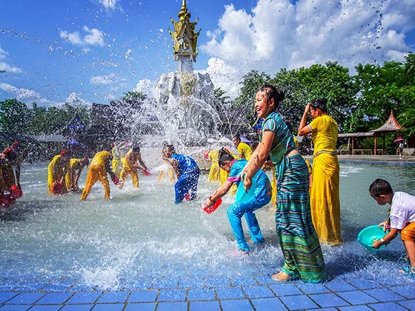 4 Days Xishuangbanna Minority Tour - Ganlanba Da Minority Park
