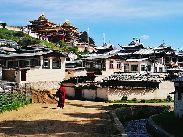 6 Days Chengdu to Jiuzhaigou Tour - Langmu Temple