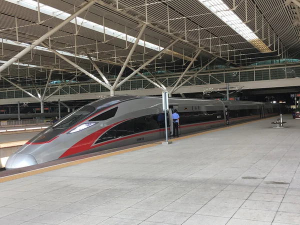 A CR400 high-speed train operating between Shenzhen and Wuhan A CR400 high-speed train operating between Shenzhen and Wuhan