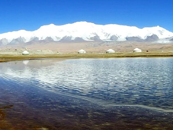 Karakul Lake and the Pamir Mountains in western Xinjiang Karakul Lake and the Pamir Mountains in western Xinjiang