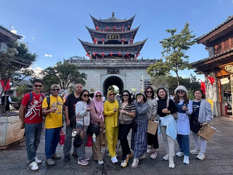YUNSKY travelers at a historic gate in Dali, Yunnan