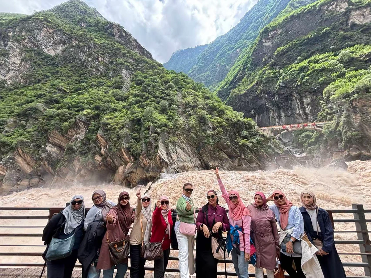 Muslim tour guests overlooking the rushing water at Tiger Leaping Gorge