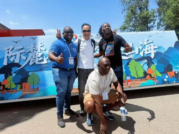 YunSky travelers on a private China trip