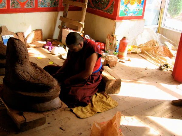 Monk creating Buddhist sculpture at Lower Wutun Monastery in Regong