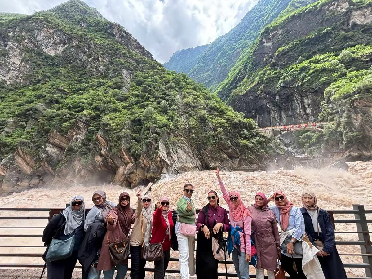 Yunsky home why travelers tiger leaping gorge