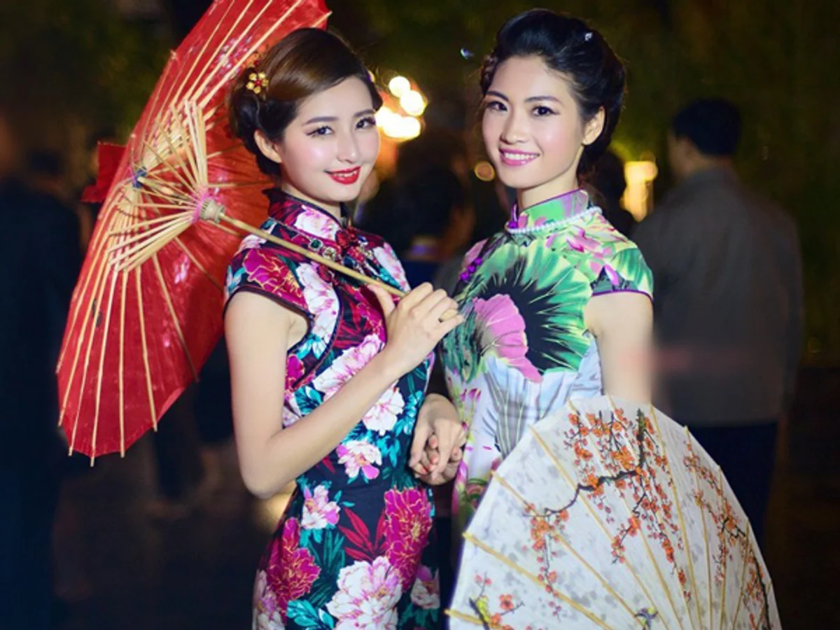 Costume in the Tang Dynasty Costume in the Qing Dynasty
