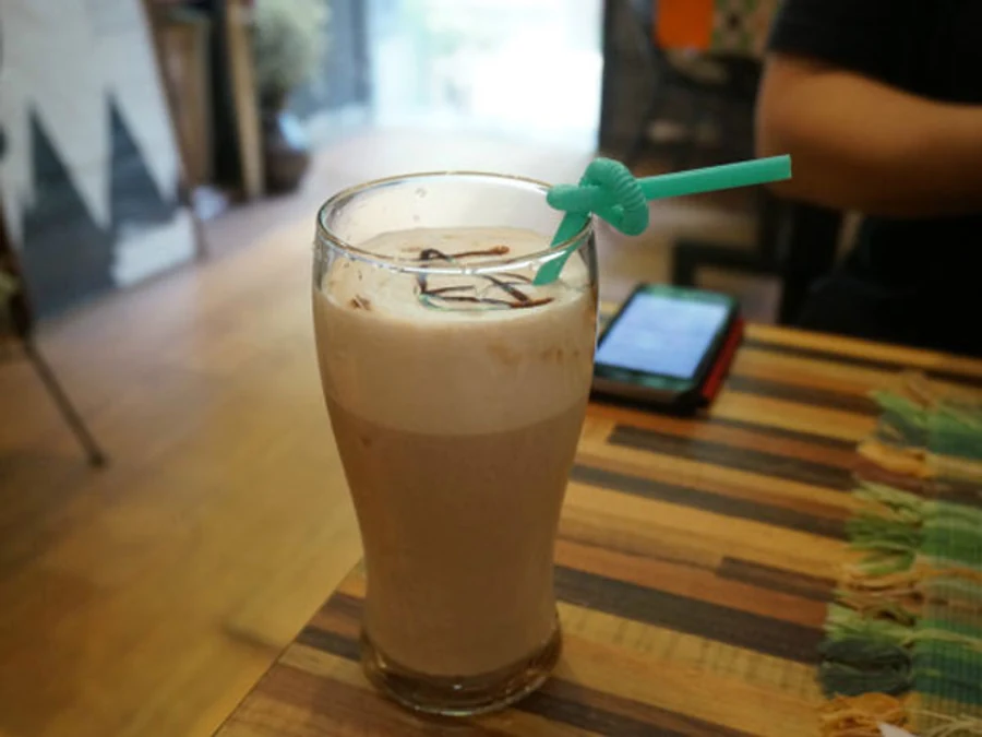 Fresh coffee drink representing a Yunnan coffee tasting experience
