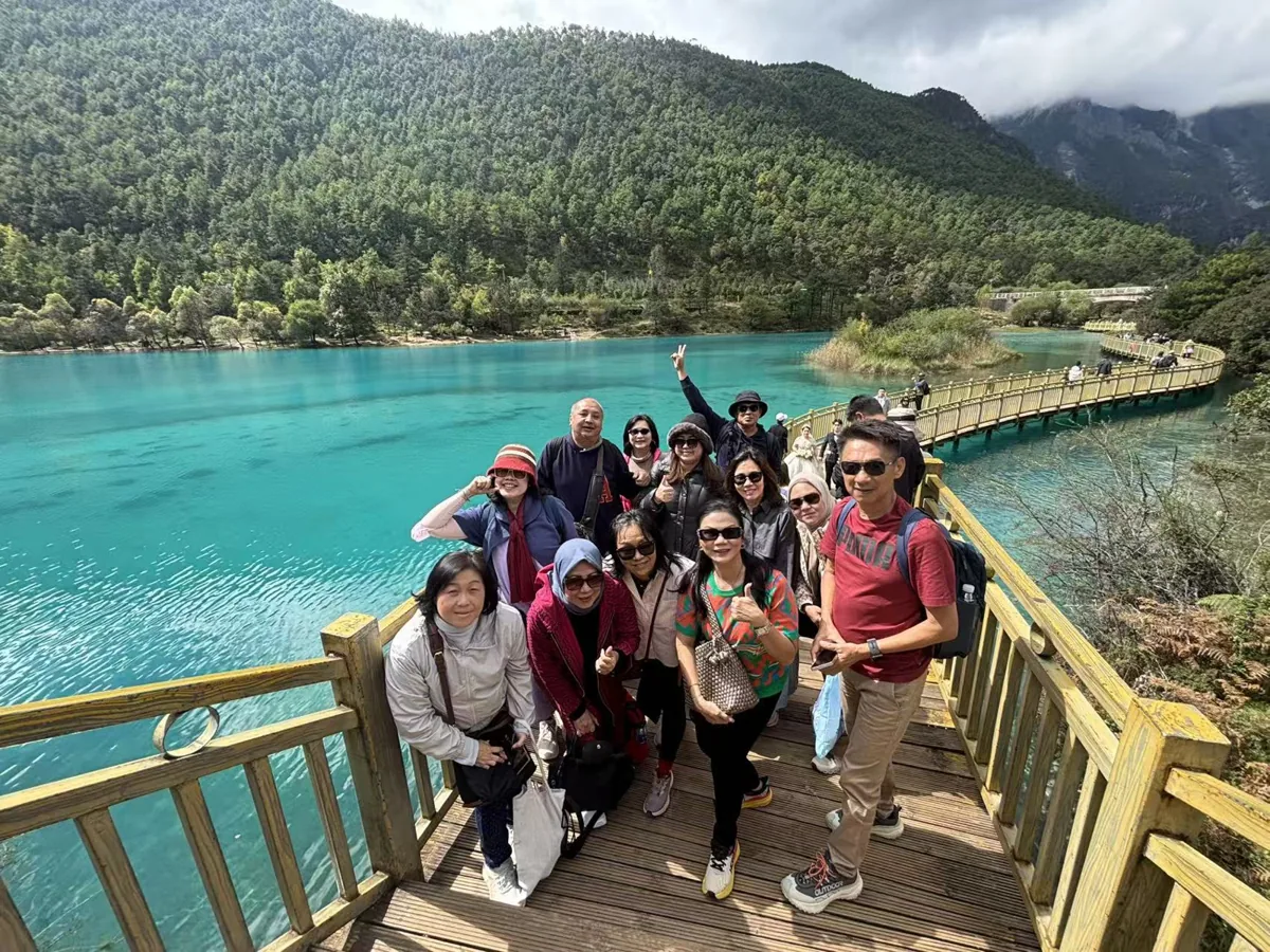 Guests travelling with our team at Blue Moon Valley near Lijiang