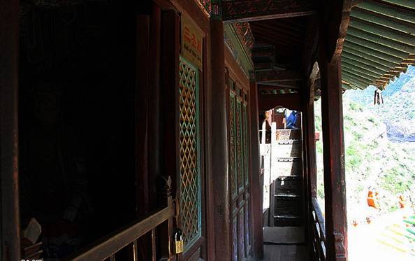 Hanging temple 16