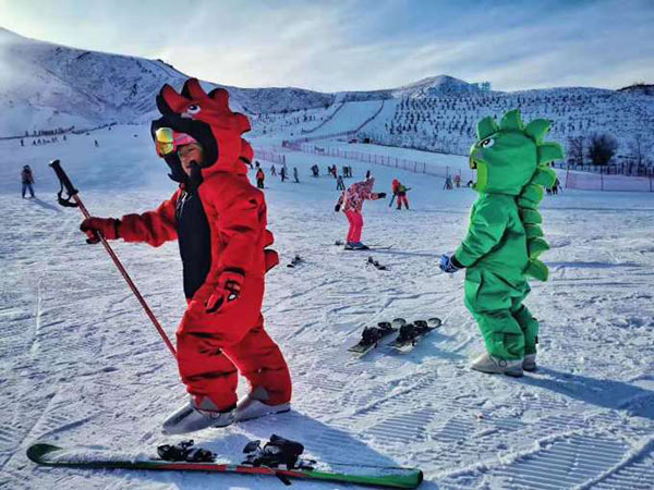 Ski slopes at Thaiwoo Ski Resort in Chongli Ski slopes at Thaiwoo Ski Resort in Chongli