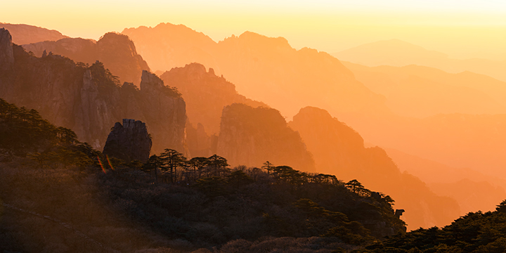 Warm light on Huangshan ridges near the western summit area Warm light on Huangshan ridges near the western summit area