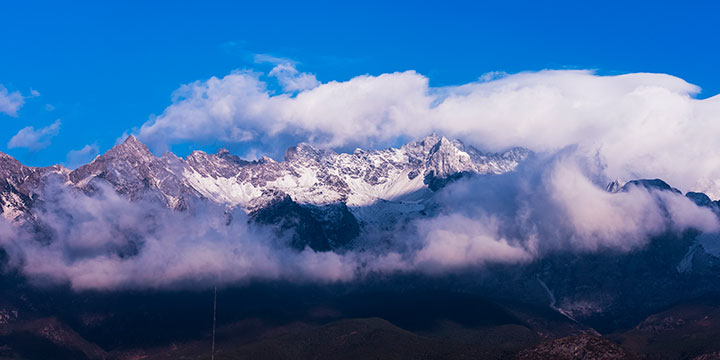Jade Dragon Snow Mountain above Lijiang in Yunnan Jade Dragon Snow Mountain above Lijiang in Yunnan