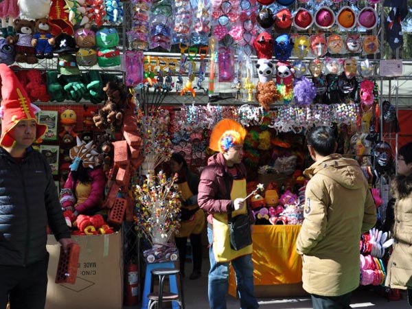 Beijing temple fair 01
