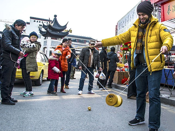 Play  Chinese Yoyo