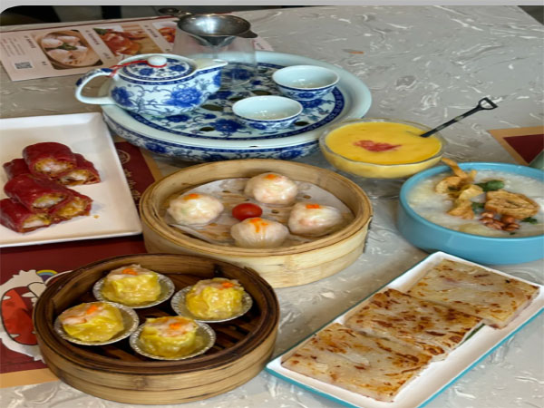 Cantonese snacks served near Beijing Road in Guangzhou
