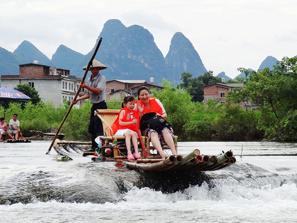 Do Sightseeing in Yangshuo Countryside Yulong Bamboo Raft