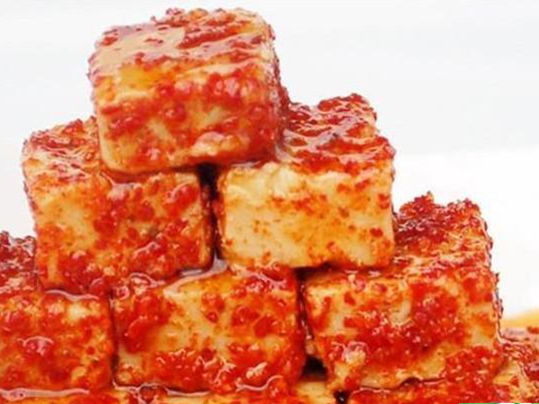 Cubes of Guilin-style fermented bean curd in seasoned brine Cubes of Guilin-style fermented bean curd in seasoned brine