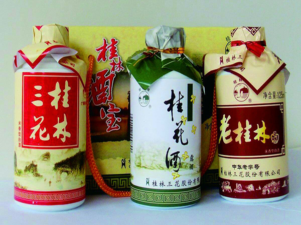 Gift-box bottles of Guilin Sanhua rice-aroma baijiu Gift-box bottles of Guilin Sanhua rice-aroma baijiu