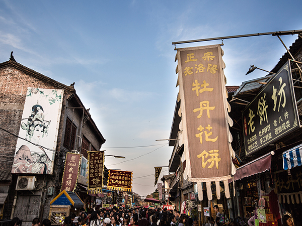 Local specialty shops along a shopping street in Luoyang