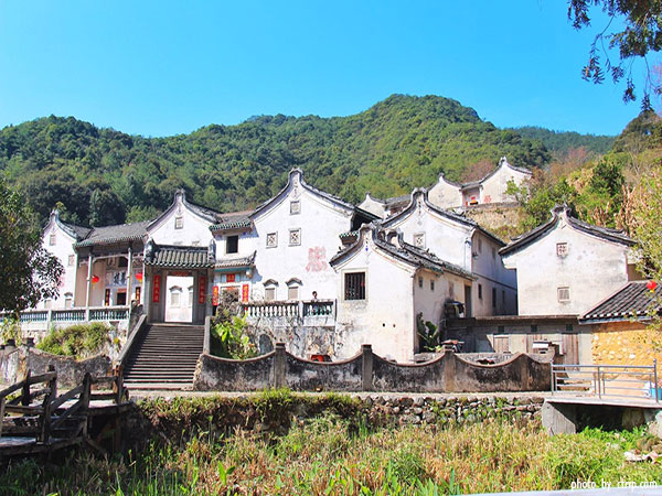 yearning-tea-plantation-tourist-attraction