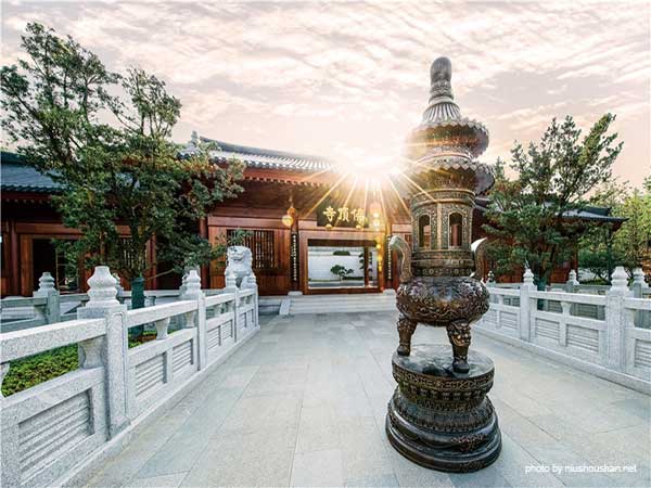 Usnisa Temple